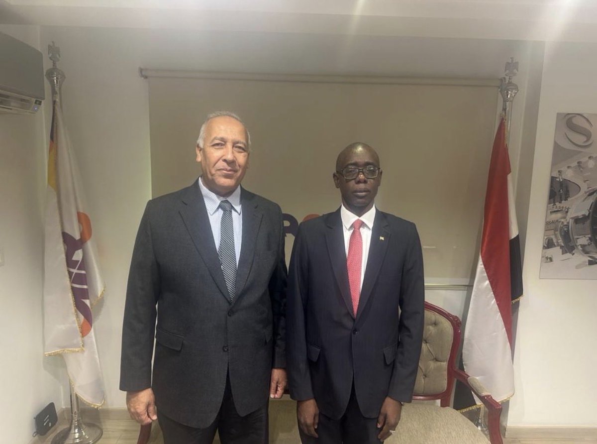 Senegal_Egypte's tweet photo. Séance de travail  entre l'Ambassadeur du Sénégal en Égypte Dr kemoko Diakité et Hussein Shérif , Directeur Général de Air Cairo sur la reprise du vol aérien entre Le Caire et Dakar.
-Le Caire, le 30 juin 2026 https://t.co/EOEz32pv00