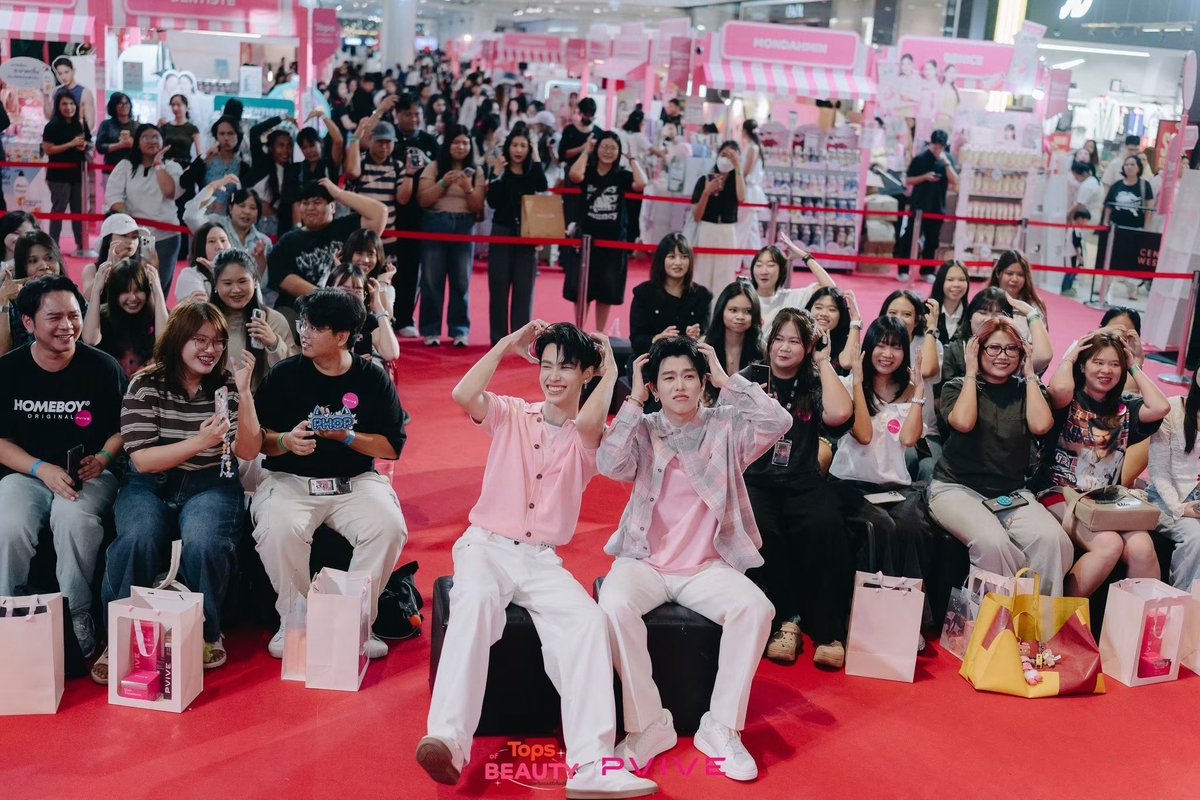 Pvive_official's tweet photo. รวมโมเมนต์สุดพิเศษจากงาน Tops of Beauty
ขอบคุณทุกเสียงตอบรับ ทุกกำลังใจ และทุกคนที่มาร่วมสร้างช่วงเวลาดี ๆ ไปด้วยกัน แล้วพบกันใหม่ในกิจกรรมครั้งหน้า 💚 

https://t.co/F8h3yCNFif

#Pvive  #TopsThailand #TopsofBeauty #PviveXKritPhop #กฤษฎิ์ภพ #KritPhop #krmjtc #ppophs https://t.co/xruTQZ2ReT