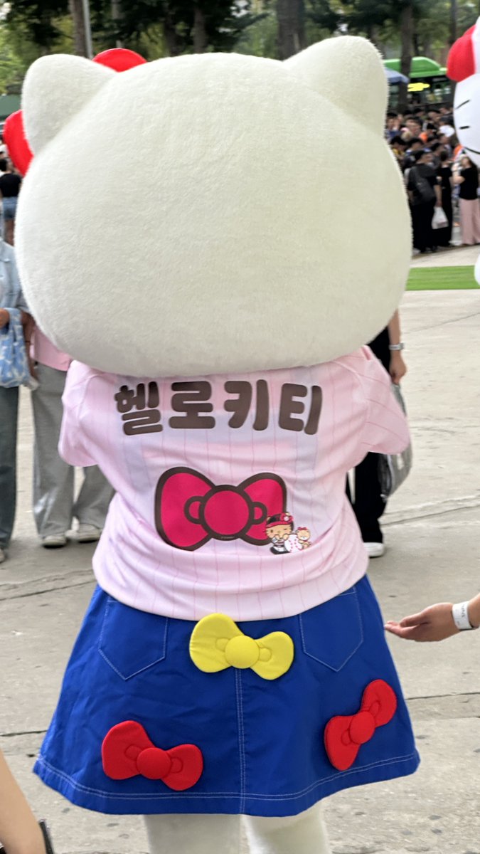 EBLG_1107's tweet photo. 헬로키티🥺🥺🥺🥺 https://t.co/XcmIPHLnSC