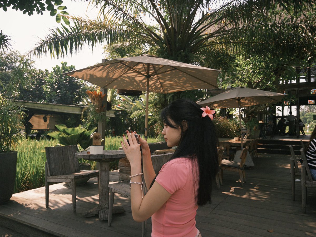 Y_CynthiaJKT48's tweet photo. Pengen deh jadi ~gadis yang paling cantik di pinggiran sawah~ 🥰🌾 https://t.co/JTlUMxQzjS