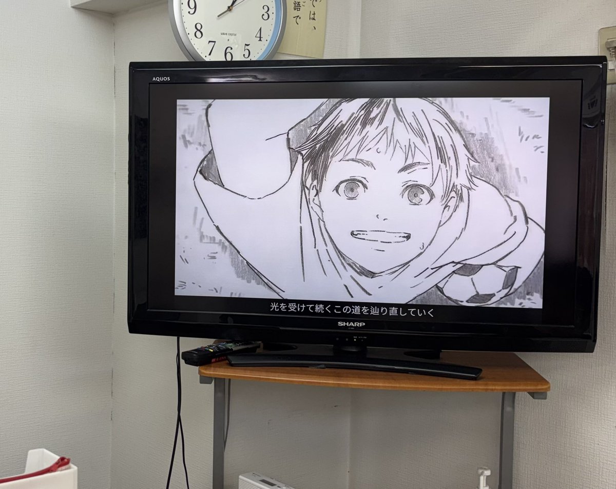 ohnom1's tweet photo. 日本語のクラスで「烏」のアニメ版動画を見ました！留学生たちはすごく喜んで見てました！教室にいる留学生たち一人ひとりも、澄み渡る青い方へ飛び立ってくれたらいいなと、ひとりぐっときてました…
#烏　#米津玄師 https://t.co/KUk5V8t2O1