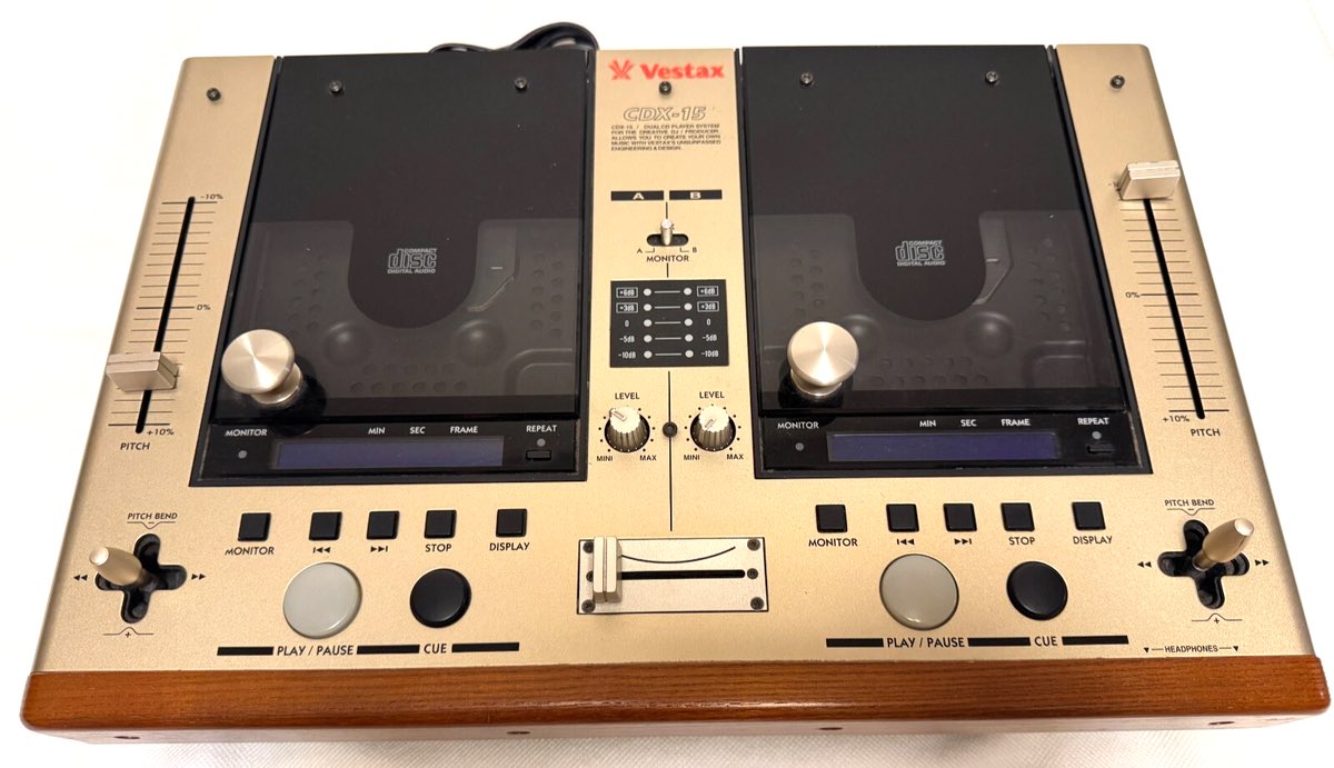 drumatrixx_mag's tweet photo. もうCDJは一周回ってコイツを再評価すべき https://t.co/vaAD00LC7U