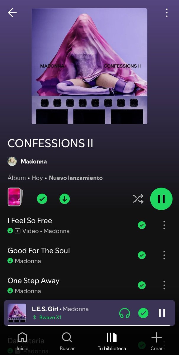 Luiisss_Z's tweet photo. Acabo de escuchar el nuevo álbum de Madonna #ConfessionsII y solo puedo decir que es maravilloso. Tiene elementos de distintos álbums, me pareció una combinación entre Ray of light, Erotica, Confessions 1 y Bedtime stories. Aún no logro definir cual es mi canción favorita. 💜 https://t.co/0U9VRQXZYb