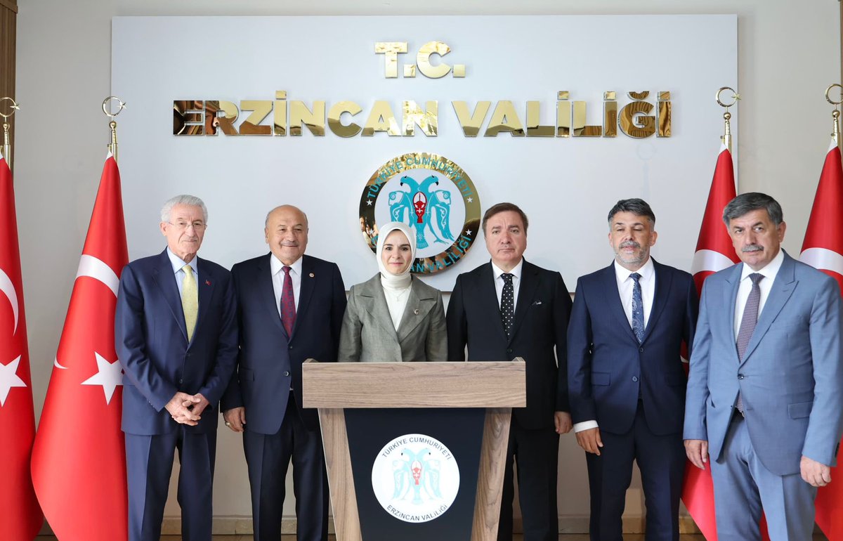 tcailesosyal's tweet photo. 📍Erzincan

Bakanımız Sn. Mahinur Özdemir Göktaş, Erzincan Valiliğini ziyaret etti. Vali Doç. Dr. Hamza Aydoğdu'dan şehirde yürütülen çalışmalara ilişkin bilgi aldı. https://t.co/2JzF3TfXip