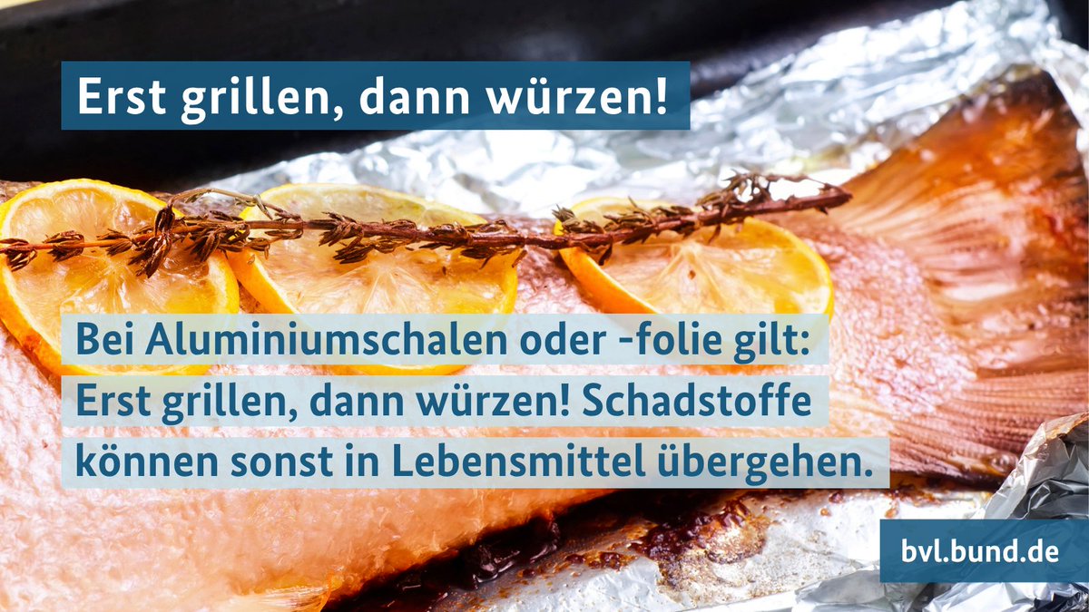 BVL_Bund's tweet photo. #Grilltipps: Beim Grillen mit unbeschichteten Aluschalen oder Alufolie gilt: Erst grillen, dann würzen! Das gilt insbesondere bei Salz und Zitrone. 🧂🍋
Durch Kontakt mit Säure oder Salz kann Aluminium auf das Grillgut und im Anschluss bei Verzehr in den Körper übergehen. https://t.co/02wgVjiNTB