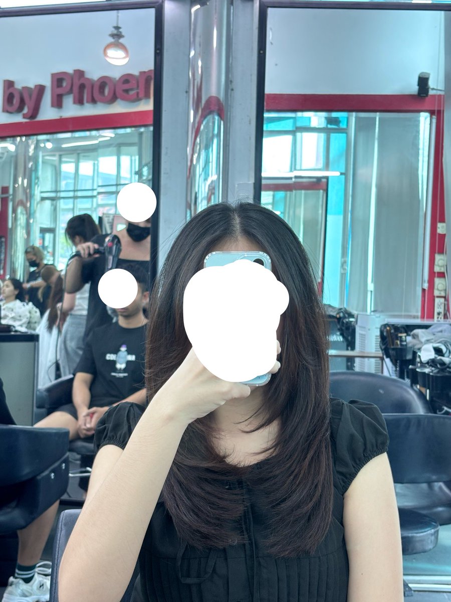 pnttn_'s tweet photo. รีวิวร้านตัดผมอนุสาวรีย์ชัย we by pheonix 
ไปวันธรรมดาแปปเดียวก็ได้ตัดเลย นี่ตัดกับช่างหงา ตัดออกมาแล้วสวยนะ นี่บรีฟว่าเอาเลเยอร์กับหน้าม้าข้างๆปอยๆ สระ+ตัด 290 บาท เริ่ดๆๆๆ https://t.co/uWSXagPZoC