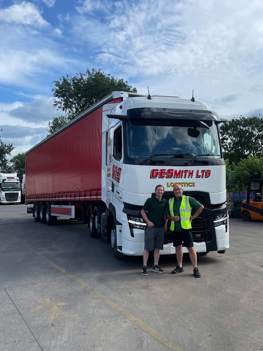 ThompCommLtd's tweet photo. 🚛 New Renault Trucks T High 480 Turbo Compound joins G E Smith fleet! Thanks for trusting Thompson Commercials again. 👏 #ThompsonCommercials #RenaultTrucks #RenaultTHigh #TurboCompound #TruckDelivery #FleetRenewal #CustomerHandover #Logistics #KeepingYouMoving 🚛 https://t.co/Osyuh5Jx2h