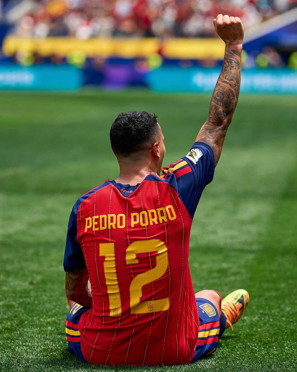 FedExFutbol's tweet photo. ✨𝑵𝒐, 𝒏𝒐 𝒇𝒖𝒆 𝒖𝒏 𝒔𝒖𝒆𝒏̃𝒐...

Un extremeño marcando en un Mundial | 📸Imágenes para la historia de nuestro fútbol.

🇪🇸🏆Que el ritmo no pare, paisano.

💚🤍🖤 https://t.co/QX8Tyk9tiR