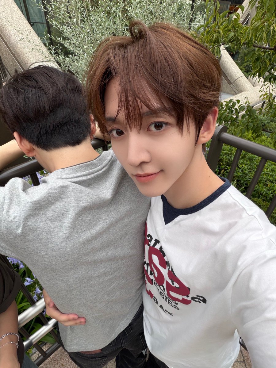 oxnxxe's tweet photo. 이것 뭐예요 ? https://t.co/LFteRetNSV