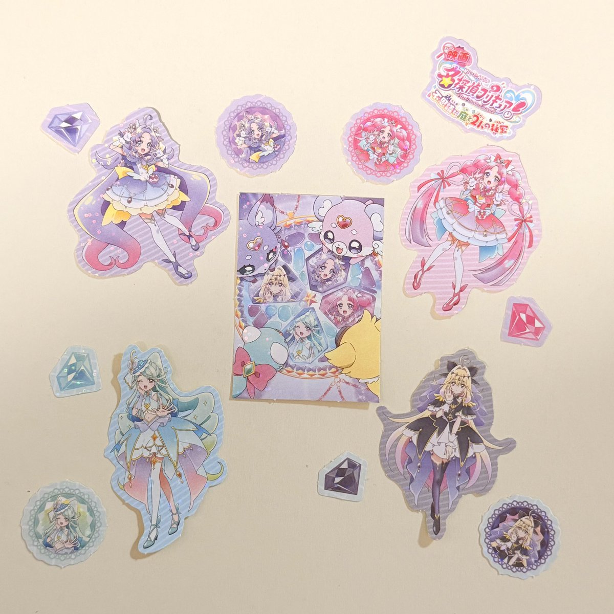 precure_movie's tweet photo. ムビチケ前売り券(カード)
⋱ ただいま発売中🎫 ⋰

劇場販売＆数量限定の
【映画オリジナル キラキラはなまるシール】は
もうゲットしてくれたかな❓

🔍販売劇場はコチラ
https://t.co/KqfzXo9aeV

#映画たんプリ 

※ムビチケ・特典ともに数量に限りがございます。
販売を終了している場合もございます。予めご了承ください。