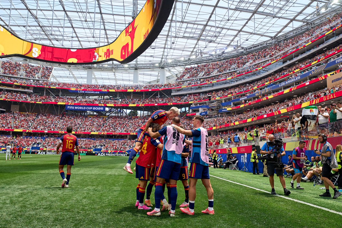 Dani Olmo tweet media