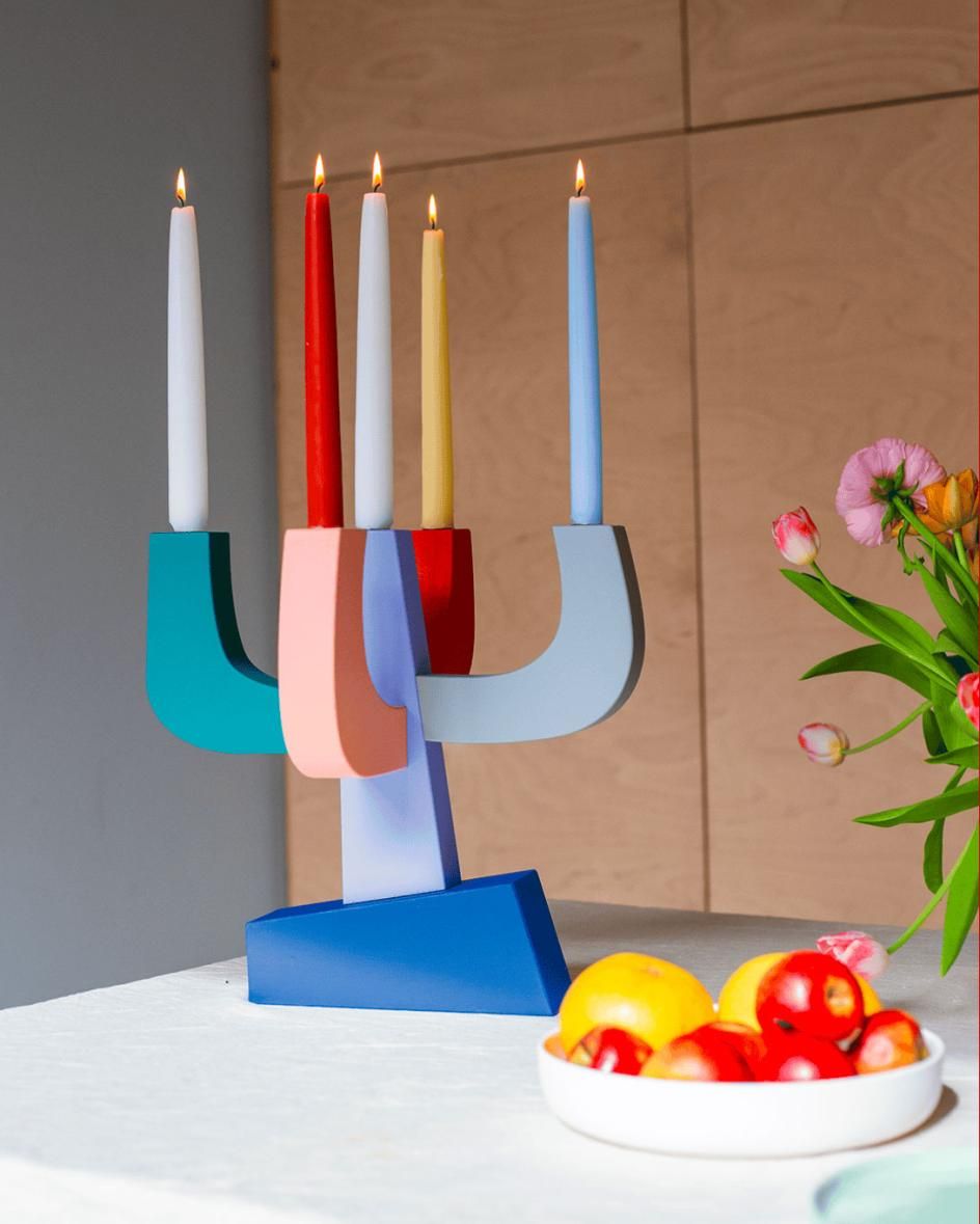 creativeboom's tweet photo. Hand-shaped shelves, a lamp that seems to hover, a figurine in an edition of just 100 👀

Five lovely objects we can't stop thinking about, all plucked from Malika Favre and George Wu's curated bazaar. Fair warning: your wishlist won't survive.

https://t.co/HS84XMJPUS https://t.co/aRa7a3STmT