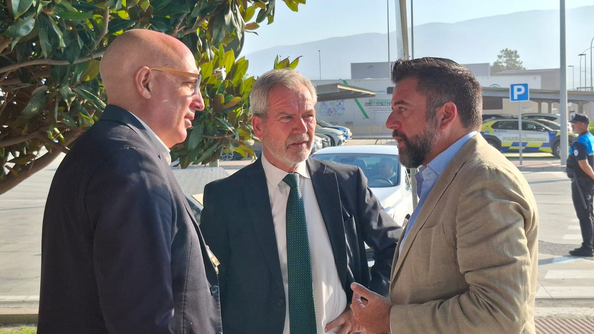 ZFCadiz's tweet photo. Hoy hemos presentado #BlueCoreenRuta en Motril @puertodemotril
El delegado @Fran_Gonzalez_P ha dado la bienvenida a los participantes y ha explicado las claves del ecosistema de #EconomíaAzul de la #ZonaFranca de #Cádiz y del programa #BlueCore
@ClusterMMA https://t.co/dmdfAK6NMB