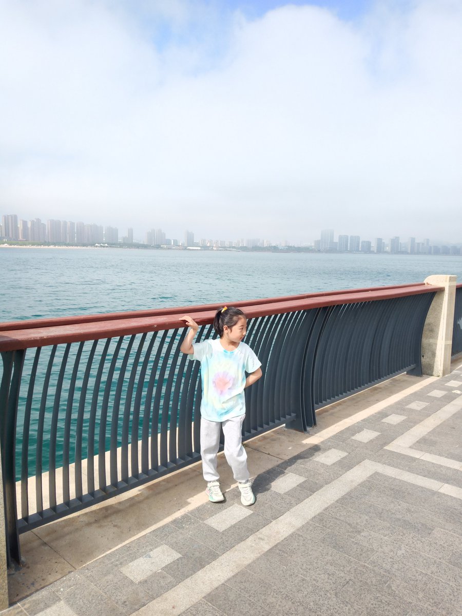 juandiegocm01's tweet photo. Today we hunted for shapes in the park! My kid yelled "Circle! Triangle!" nonstop and I swear my heart just got fuller. Family fun = best fun. ， https://t.co/Fc2bLuz85v