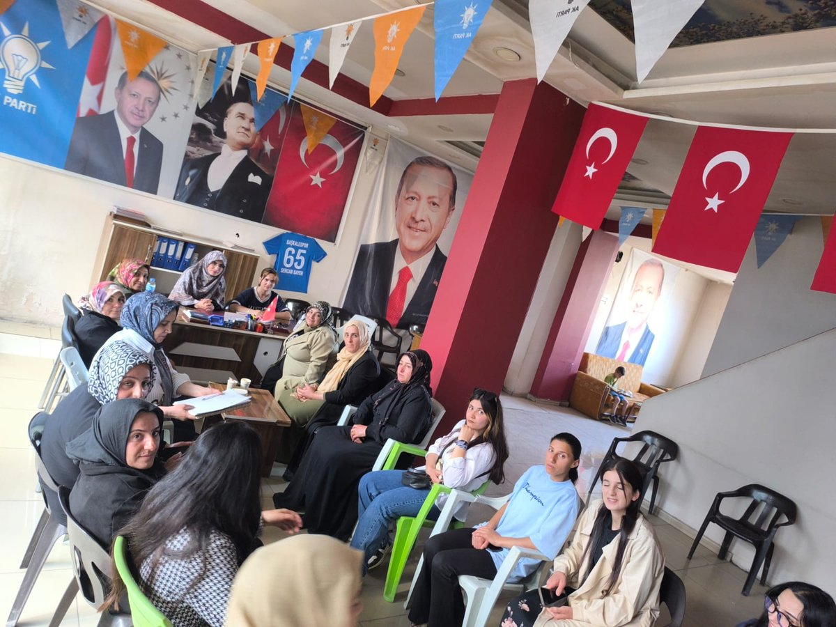 BaskaleAk52542's tweet photo. İlçe Kadın Kolları Başkanımız @nazangltn297011  başkanlığında, yönetim kurulu üyelerimizin katılımıyla haftalık yönetim kurulu toplantımızı gerçekleştirdik.Toplantımızda teşkilat çalışmalarımızı kapsamlı şekilde değerlendirdik.
@ArvasAbdulahat
@zerrin_alpaslan 
@AKKADINGM https://t.co/lpr7yhsqR4
