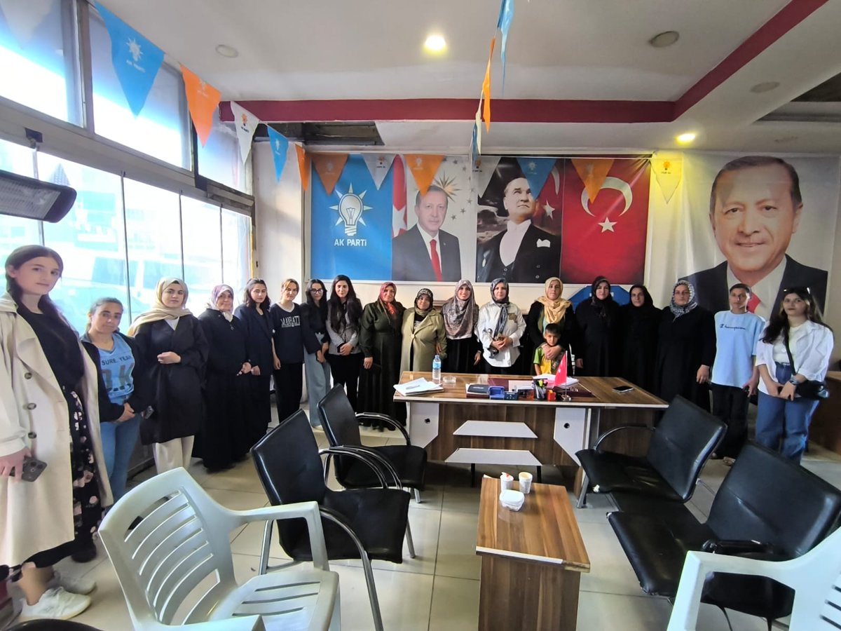 BaskaleAk52542's tweet photo. İlçe Kadın Kolları Başkanımız @nazangltn297011  başkanlığında, yönetim kurulu üyelerimizin katılımıyla haftalık yönetim kurulu toplantımızı gerçekleştirdik.Toplantımızda teşkilat çalışmalarımızı kapsamlı şekilde değerlendirdik.
@ArvasAbdulahat
@zerrin_alpaslan 
@AKKADINGM https://t.co/lpr7yhsqR4