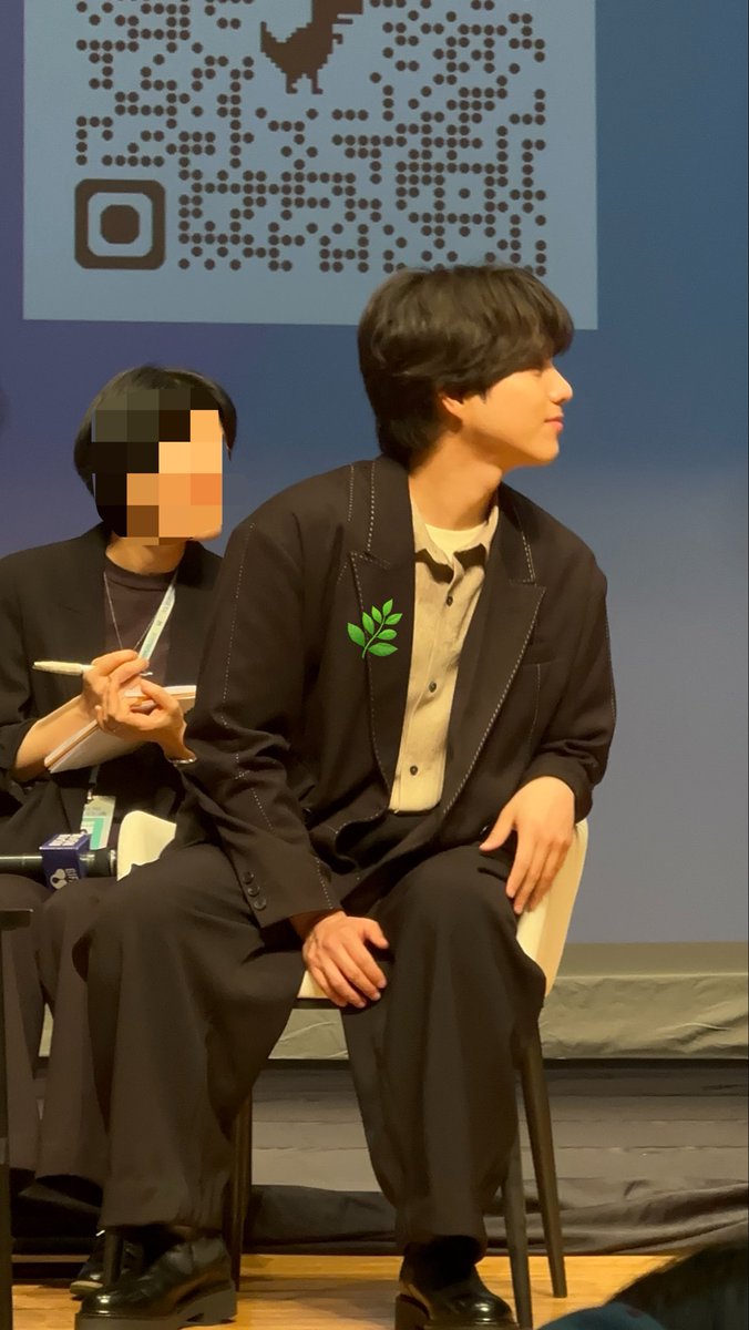 pilgreenery's tweet photo. 이렇게 들음.... 아 천사견 https://t.co/FEinceU6xr