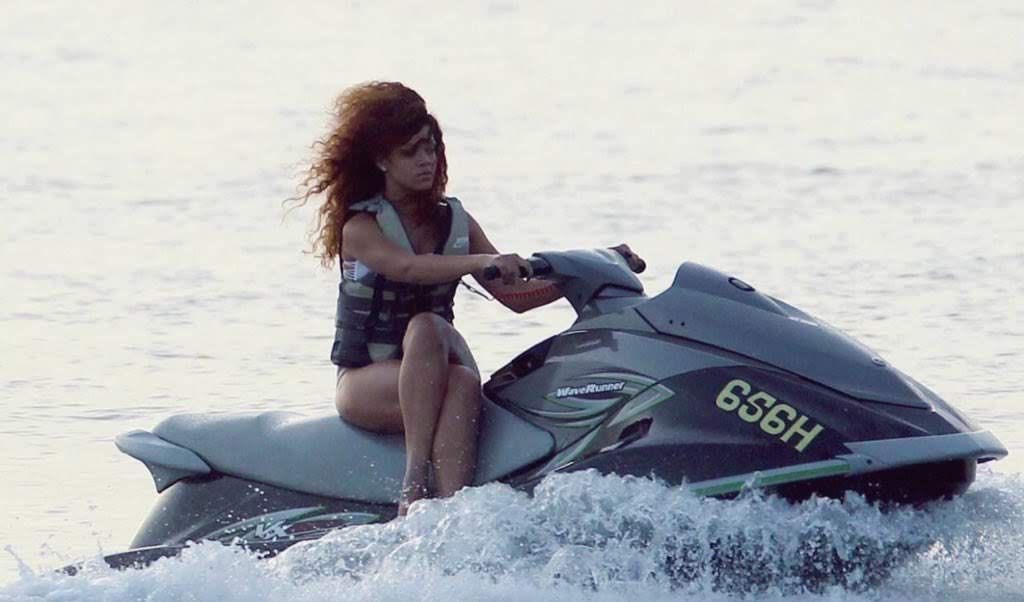 reininavy's tweet photo. this picture kills me most nonchalant way to ride a jetskidjdjdjdj legs crossed she does not gaf https://t.co/Vag7356RjC