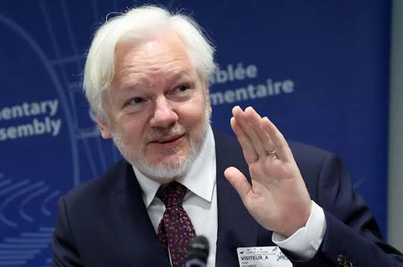 medeadicyta's tweet photo. Happy birthday,  mister #Assange ! https://t.co/oRnDLV0lRj