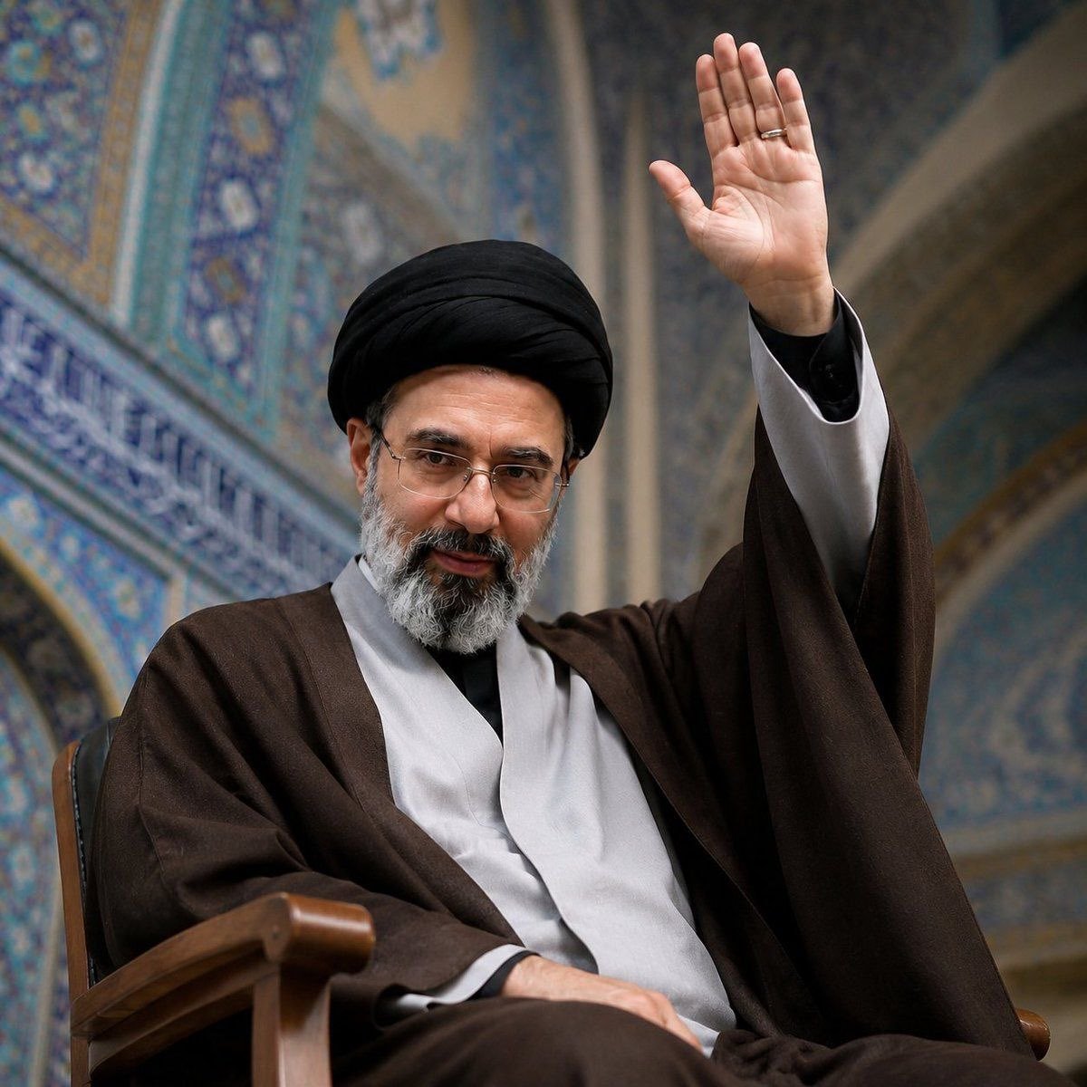 Malek3139's tweet photo. تلاوت آیت الکرسی برای سلامتیه رهبر انقلاب.
#حمایت_انقلابی https://t.co/1Rl0dDNeiv