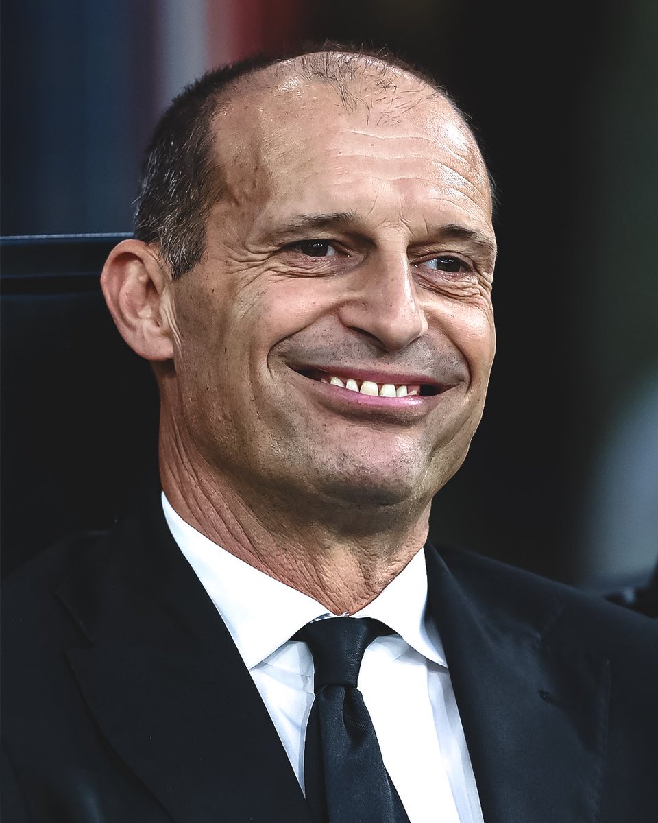 SerieA's tweet photo. Allegri è il nuovo allenatore del @sscnapoli 💙✍️ https://t.co/aT4mna20xw