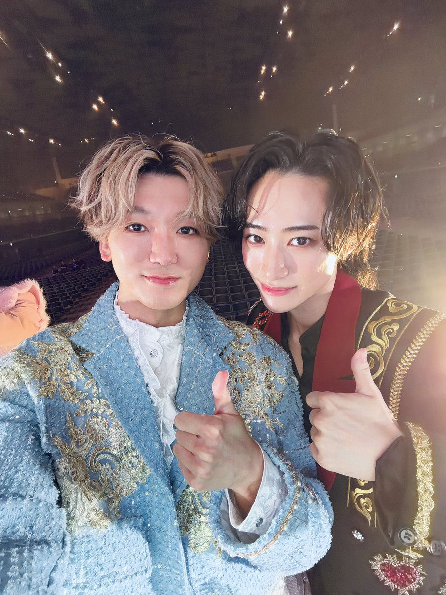 seichiro0521's tweet photo. #キンプリスパライ

神無月アヰ役の中山咲月さん。本作でご一緒させて頂く前から、画面の向こう側の憧れの役者でした🐺

そのパフォーマンスはまさに圧巻、セトリのどの演目よりも異質で鋭く美しく…油断すると呑まれてしまいそうな…

“表現すること”の凄みを教えられました

生きてるとこんな嬉しいこともあるんやな…今後の目標は、咲月さんの前でオタクにならないこと。そして「くん」と呼べるようになることです。
こばたつが羨ましい😂✨←