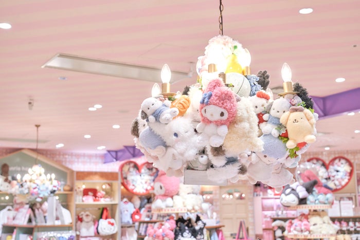 modelpress's tweet photo. 関西初「サンリオハウス」
ルクア大阪に誕生
雑貨からフードまでKawaiiワールド全開🎀
https://t.co/zdlY8OURNT

大阪らしいヒョウ柄バッグやタンブラーなどの限定グッズも🛍️

#sanriohouse https://t.co/XWwWBUiiAR