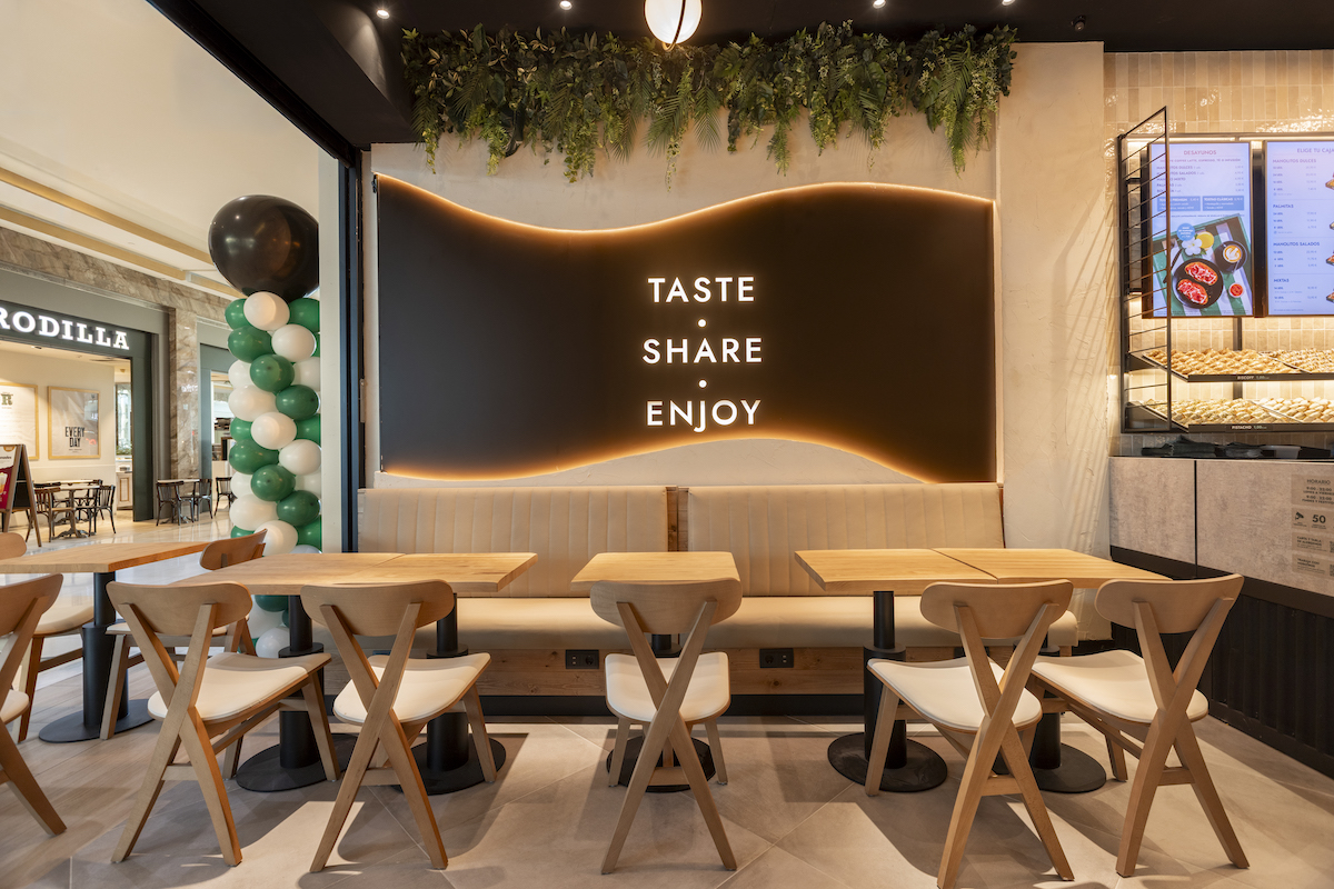 GranPlazaDos's tweet photo. ¡Gran Plaza 2 ahora sabe un poco más dulce! 🥐🤎

@manolo_bakes llega a nuestra zona de restauración con sus irresistibles Manolitos, café para acompañar y muchas excusas para hacer una pausa.

Ven a probarlo y convierte cualquier momento en planazo. https://t.co/XVenfD6lIX