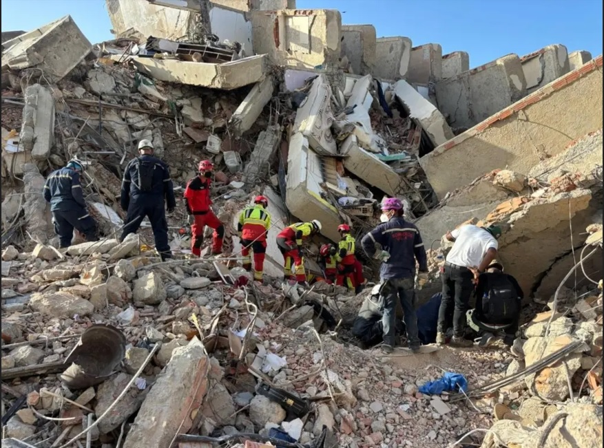 UVa_es's tweet photo. 🇻🇪 La UVa traslada su apoyo y solidaridad a las personas afectadas por el terremoto de Venezuela y hace un llamamiento a la #ComunidadUVa para impulsar iniciativas de ayuda a través de @Cooperacionuva 

📩oficina.cooperacion@uva.es 

Accede al comunicado:
https://t.co/SWCQ1xq9m8 https://t.co/piudz83M4k