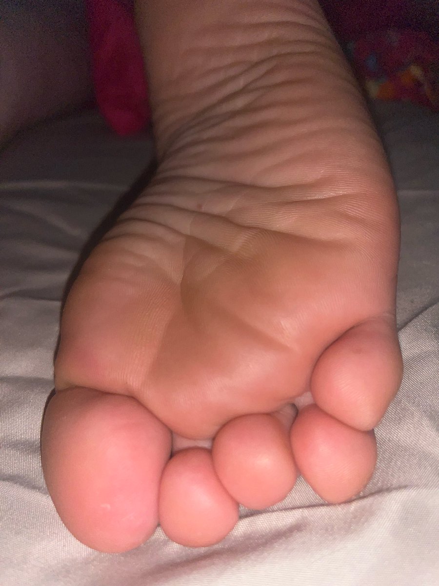 Velvetyarches's tweet photo. @VTuberFeetFan https://t.co/rIbP1s5P1u