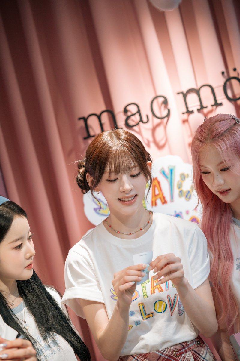 MACMOC_JP's tweet photo. 🎁MACMOC × STAYC オンライン開催決定！  

ポップアップに来られなかった方のために, 
公式HP限定で超豪華特典をご用意

◾ コラボ商品30%OFF
◾ 5万W〜購入でトレカ贈呈 
◾ 10万円〜：トレカ1セット  
◾ 14万円〜：サイン入りアルバム💿

📅6/29 〜 7/6

#STAYC #ステイシー #MACMOC https://t.co/PkyL6QWpvp