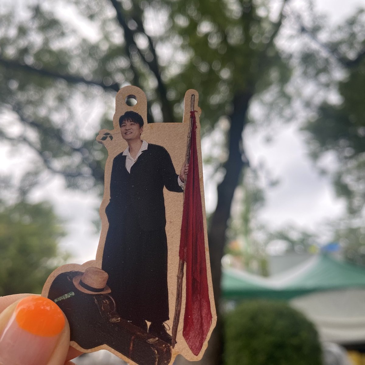 3_sumomo_3's tweet photo. さっき明治神宮でカブトムシの死骸があって踏まれたら可哀想だなぁと木の下へ避難させて　
ガラガラくじでカブトムシからの御礼とかあるかしら？と下心満々で回したらC賞？コンプリート🙌笑
法被は当たらず💧
カブトムシの精霊ありがとー！（生きてるのは触れない） https://t.co/2hsrGSxuEL