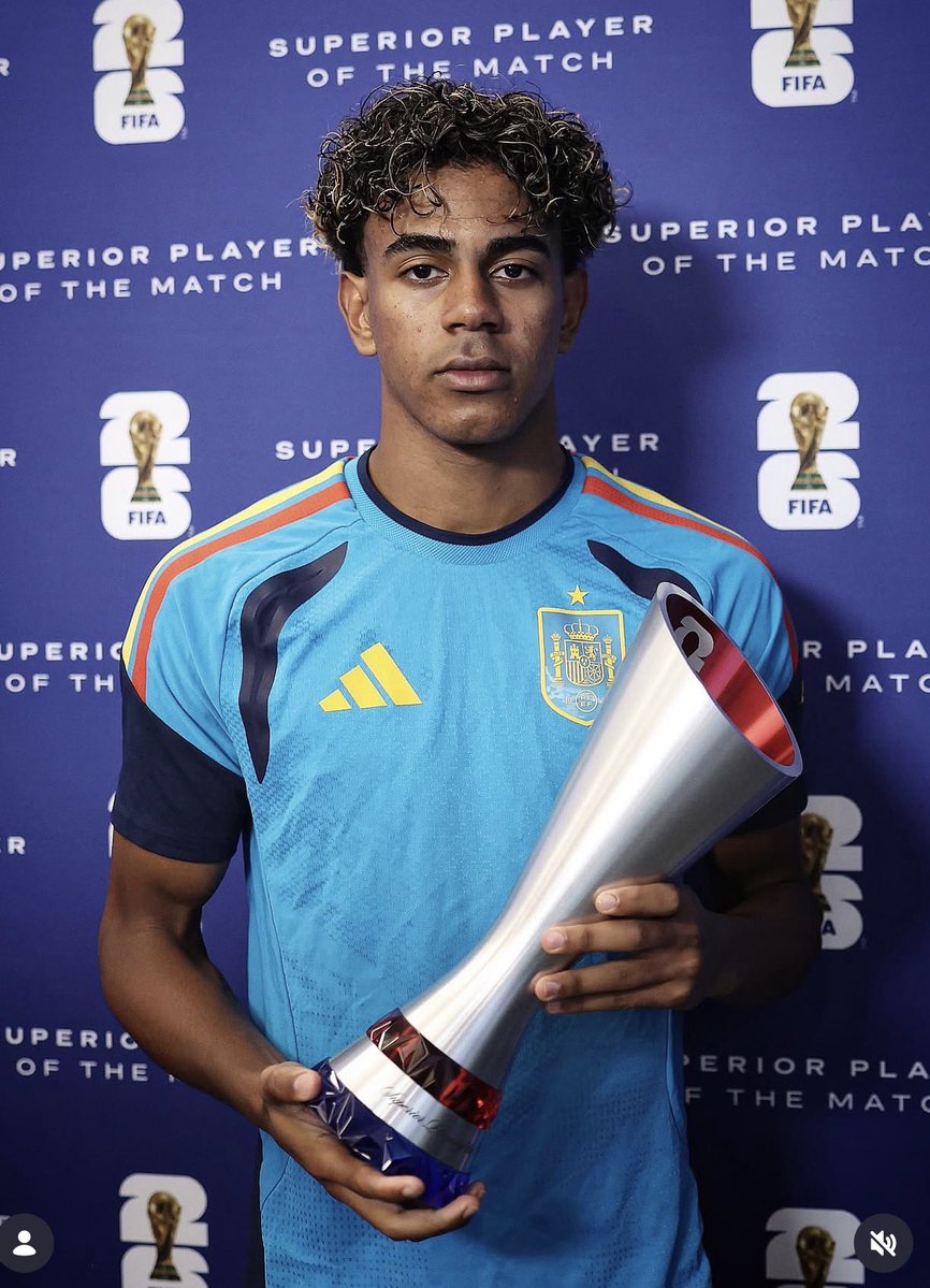 rapzthecreator's tweet photo. Lamine vs Austria      Penaldo vs Croatia 
G/A - 0                                  - 1 penalty  
60 touches                           28 touches 
Dribbles 8 (5)                   Dribbles 0 (0) 
Ground duels 13(5)                 1 ( 1) 
Shot on target (4)         Shot on target (1) 

But Yamal man of the match is rigged and Ronaldo deserves it  Penaldo fans are bunch of  🤡 🤡 ‘s
