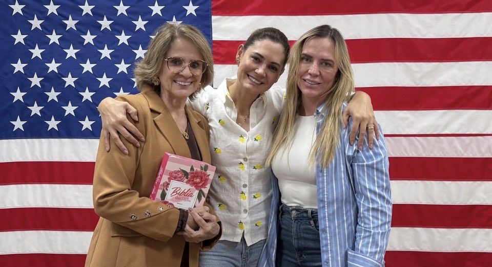 DIDIREDPILL's tweet photo. Mulheres de direita ameaçam entrar na justiça dos EUA 🇺🇸 contra Allan e P. Figueiredo por “ataques” nas redes sociais 🤦🏻‍♂️Saiba tudo no link abaixo ⬇️ https://t.co/8GPfsATPEf