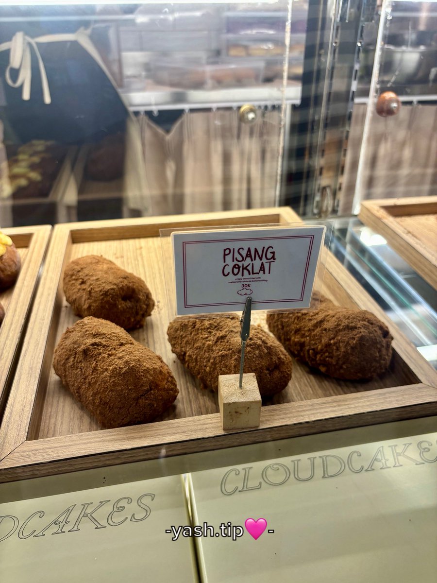 yash_tip's tweet photo. yg mau jastip cloudcakes blok m sekarang msh bisa yaa💛💜 yg matcha lavender enakkk btw ku udh coba!! https://t.co/7J24QIWZq2