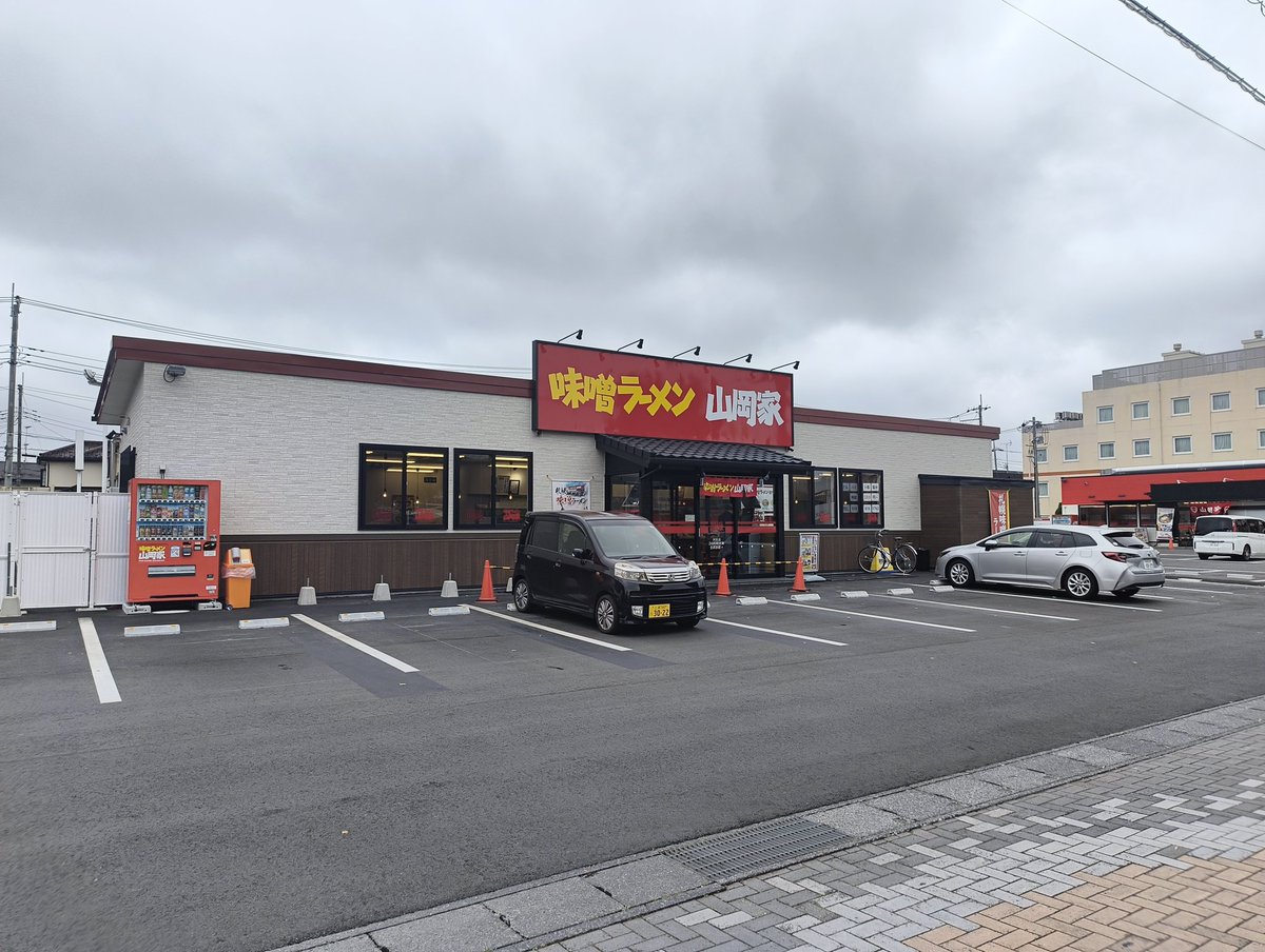 Beefcake1973's tweet photo. 今日はお休み
#味噌󠄀ラーメン山岡家
#阿見店
#24時間営業
#阿見美浦バイパス
#来店ポイント
#札幌味噌󠄀ラーメン
#ランククーポン
#海苔５枚
#野菜増し
#バター
関東に出店、行ってきた😌
家から120km、下道でのんびり４時間🚙
スープがよく絡む縮れ麺🍜
この麺好きかも😆
ごちそうさまでした🤤 https://t.co/rRP3xoKqhl