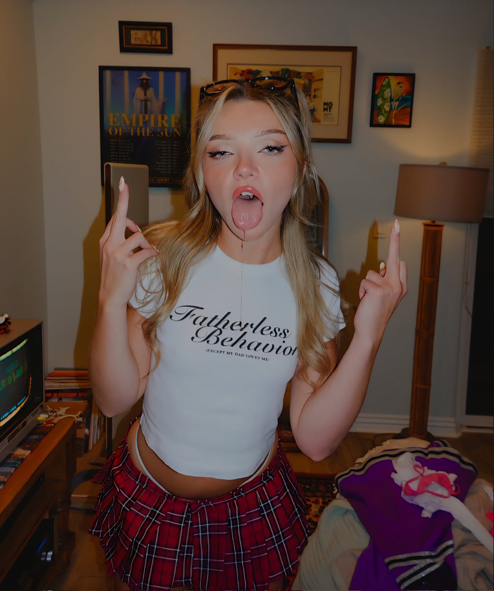 xxxjunkiexxx's tweet photo. She's so fucking hott!! 🥵🥵🔥🔥 https://t.co/Gm4NkwppH1