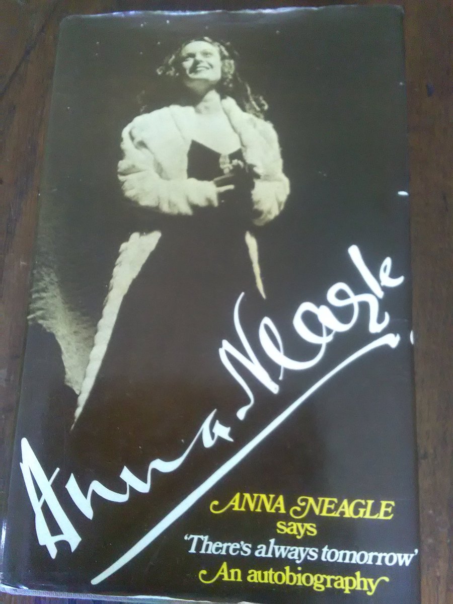 Booksmiscellany's tweet photo. #FridayFaces
#AnnaNeagle
Dame Anna Neagle: Talented actress, singer, dancer and by all accounts, a thoroughly nice person. https://t.co/U6Hz17tPlt