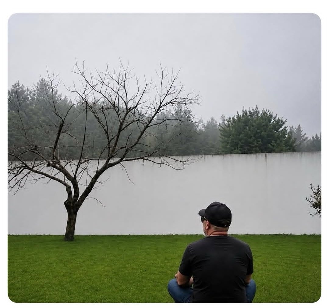 MaitMhat's tweet photo. I'm seeing a lake but my friend says it's a fence. Help us out here. RT this. https://t.co/GXWxmS3UXL