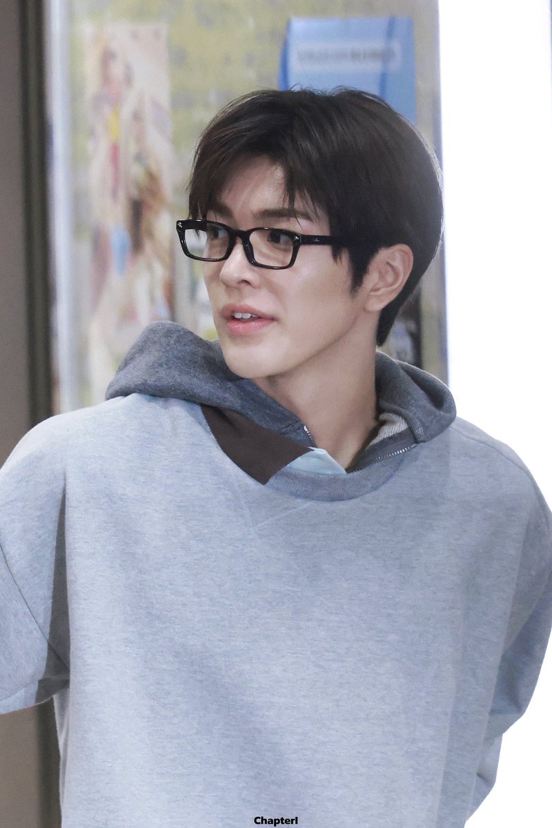 mypuppy0214's tweet photo. 안경 벗겨지는 클리셰 #건호 https://t.co/jOF2Q16hx7