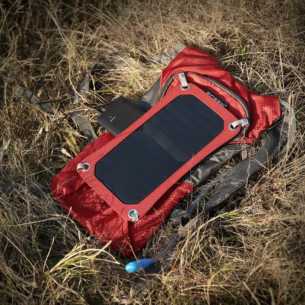 rachiecat1998's tweet photo. Tried a solar-powered phone charger that clips to backpacks today – game-changer for outdoor trips! No more dead devices mid-hike, super lightweight and easy to set up. 10/10 for adventure lovers!， https://t.co/DZYnUjGw0m
