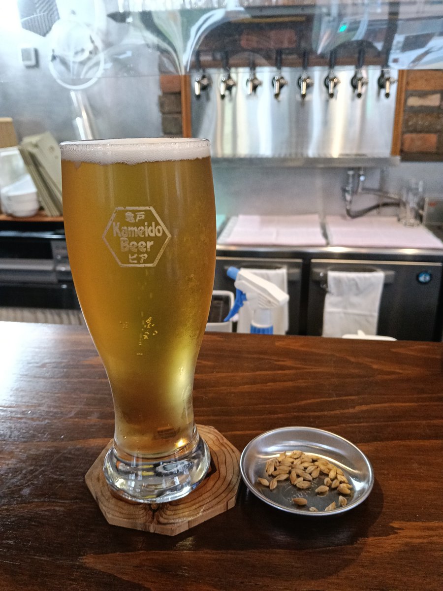 kanhit2's tweet photo. 「クラフトビア美味しくない」ポストを見かけたので亀戸ビアに美味しいビール飲みに来ました🍻美味い✨
クラフトビア一括りにするコメもどうなのかと思う反面、クラフトビアの定義が曖昧なのも問題だよなぁと🤔
なので自分は「クラフトビア」は使いません。
「ビール」で良いじゃん🍺
#クラフトビア？ https://t.co/Tld61qdKE0