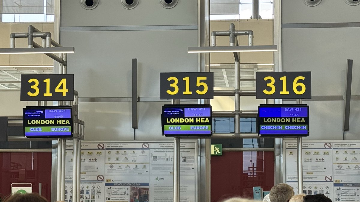 RikkeDK's tweet photo. @British_Airways 2 check ins for Club and 1 for the hundreds of everyone else. #malaga #neveragain #badcustomerservice https://t.co/mk37jUNcaN