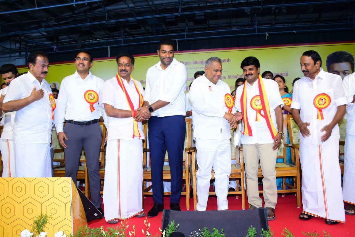 OfficeofminMRV's tweet photo. புதிய பயணம்... மக்களுக்கான பயணம்! ❤️💛❤️

மாண்புமிகு தமிழ்நாடு முதலமைச்சர் திரு. ச.ஜோசப் விஜய் அவர்களின் தலைமையை ஏற்று தமிழக வெற்றி கழகத்தில் நானும் என்னோடு பல்லாயிரக்கணக்கான தொண்டர்களும் நேற்று பெருமையுடன் இணைந்துள்ளோம்.

இது ஒரு அரசியல் மாற்றம் மட்டுமல்ல...(1/4) https://t.co/b7JcDNBKBy