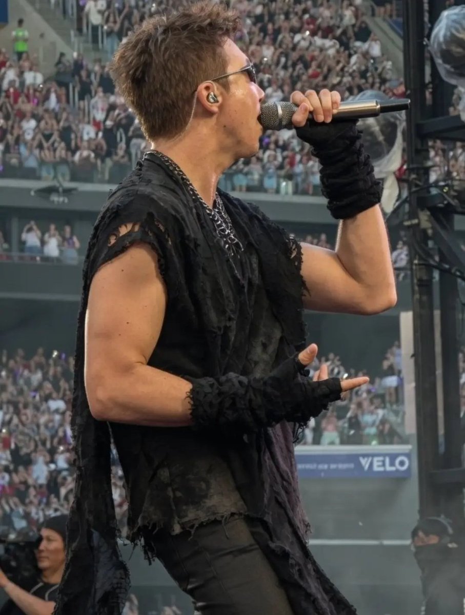 BTStoleMyTidies's tweet photo. OH MY GOOD GREAT GOODNESS WHAT A BEAUTIFUL MAN HE IS https://t.co/Ta1rblqQ3y