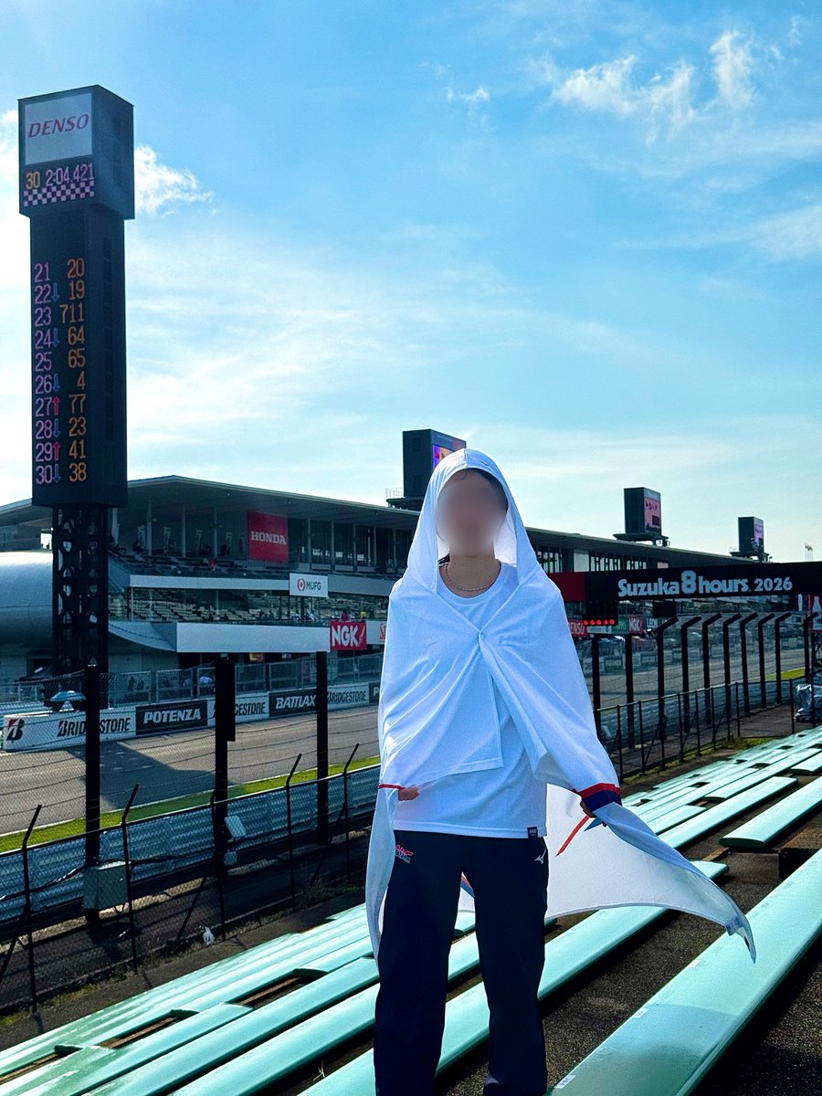 HondaJP_Live's tweet photo. 暑い熱い鈴鹿8耐が開幕‼️

HRC×MIZUNO コラボ商品❄️
気化熱冷却素材「COOLCORE™」Tシャツ＆フード付ポンチョをチェック✅

暑さの中でも、クールに快適さをサポート。

Amazon HRCブランドストア限定で販売中👇
https://t.co/QJH4i43Luj

#MIZUNO #Honda #HRC #鈴鹿8耐 #冷感
#Coolcore https://t.co/RaOtpdLSFe