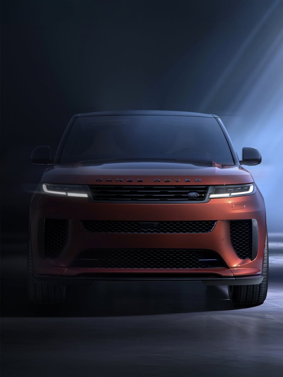 LandRover_Ke's tweet photo. Sculpted in Carbon. Shaped by SV.

Forged Carbon and a Twill Exposed Carbon bonnet. Active Quad Exhausts and optional 23-inch Carbon Fibre Wheels. Introducing Range Rover Sport SV Carbon, a lightweight expression of sporting performance.

#RangeRover #RangeRoverSport https://t.co/gC05RgXY9O
