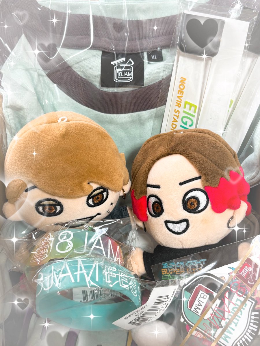 cana_evergreen's tweet photo. EIGHTJAMFESグッズ届きましたー🎵
LEDリストバンド2本注文したら2本とも青💙💙でした😅
どなたか緑と交換して下さる方いらっしゃれば嬉しいなぁ🙏 https://t.co/4LtYLlQa9E