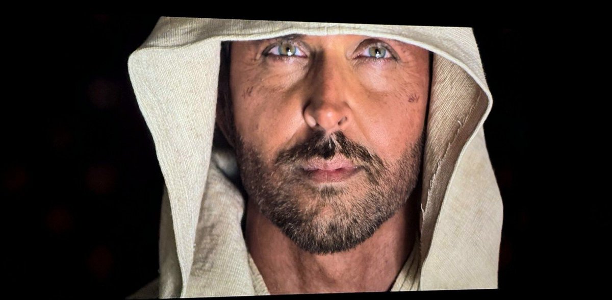 daalchaawal_'s tweet photo. The most beautiful man, and god of screen presence, hands down 🐐

#HrithikRoshan 
#Alpha https://t.co/rAV0RwdUsy