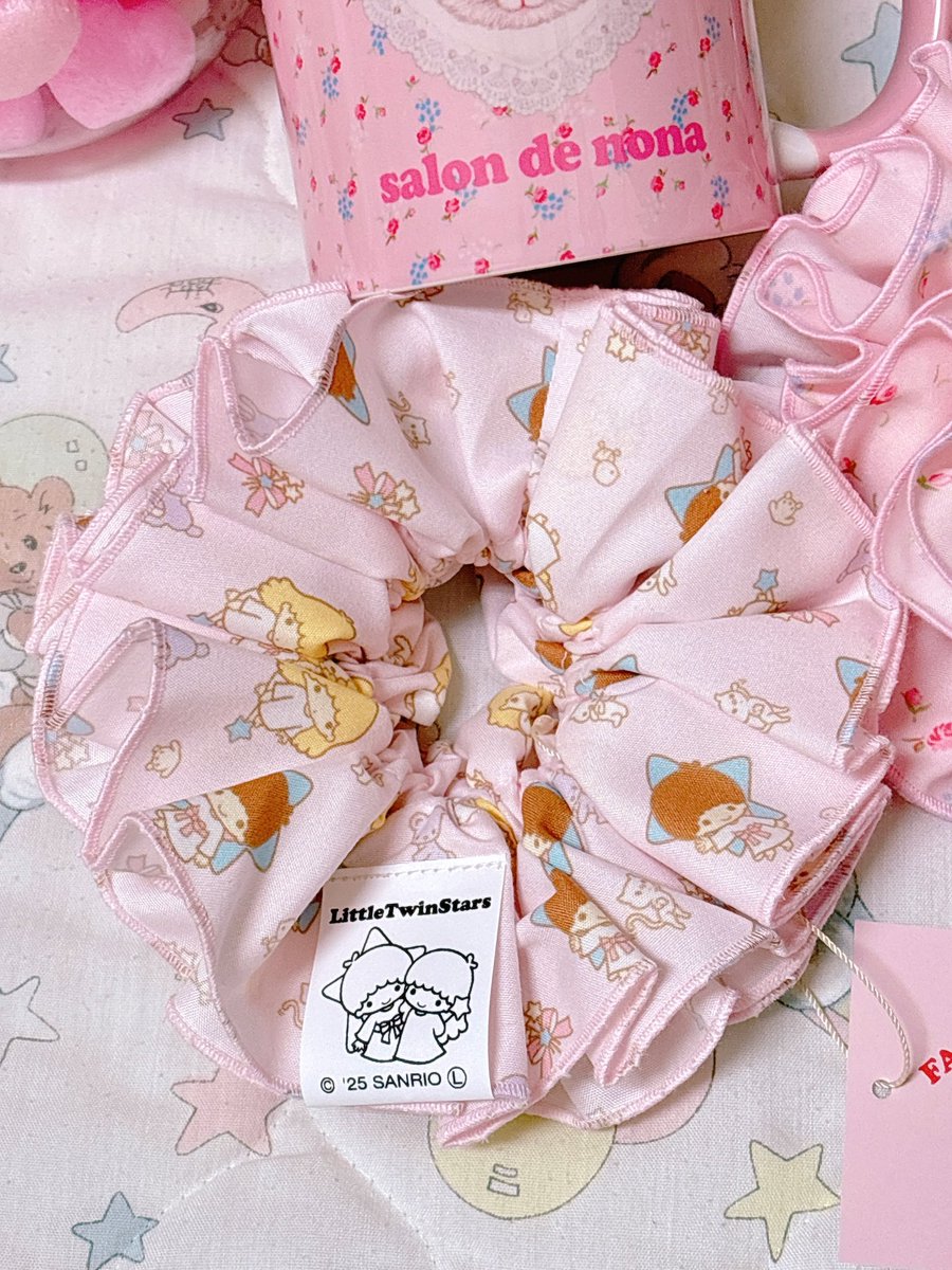pink_starry_sky's tweet photo. salon de nonaさんの購入品ですʚ🎀ɞ

︎♡ラグドール猫ちゃんのマグカップ
♡キキララちゃんのシュシュ
♡プチローズのシュシュ

それぞれ違うピンクの色味と繊細なデザインがかわいい〜♡(*´ `*)ｲﾔｼ､､､ https://t.co/MVlOnKqTLA